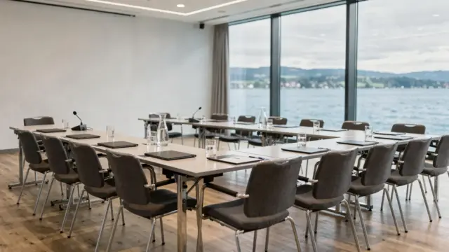 Tagungshotel am Bodensee mit Konferenzraum und Blick auf den See