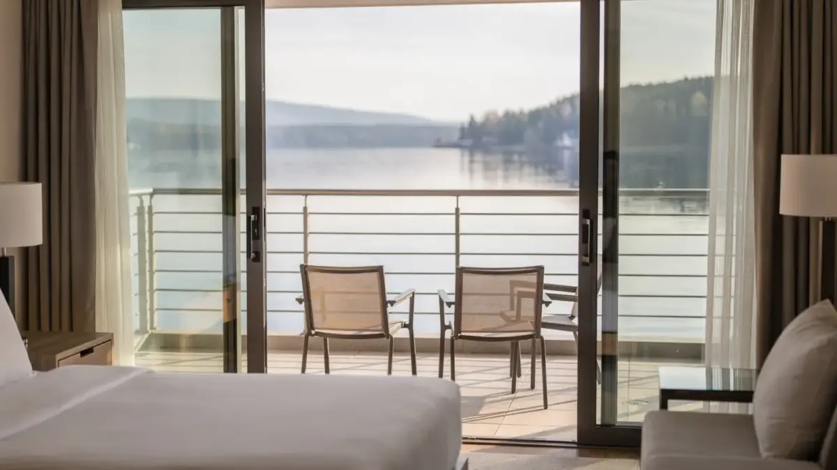 Hotelzimmer mit Balkon und Seeblick am Bodensee