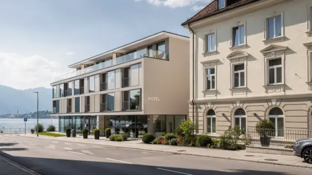 Hotels in Bregenz an der Seepromenade mit Blick auf verschiedene Unterkünfte