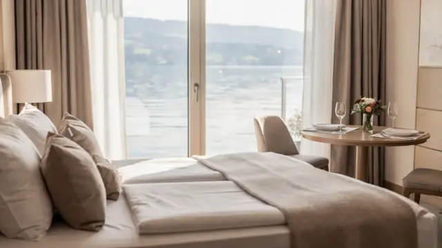 Romantisches Bodensee-Hotel mit Doppelbett und Seeblick für Paare